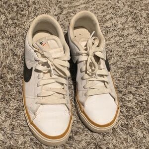 Nike White and Black Casual Sneakers